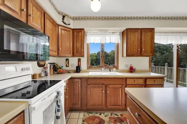 W2041 E River Rd, Auburn, WI 53010