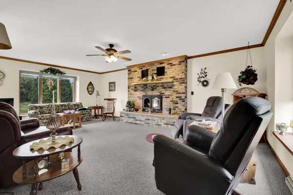 W2041 E River Rd, Auburn, WI 53010