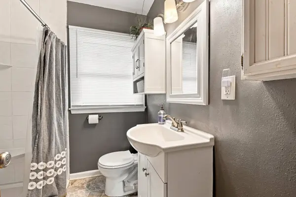 W169N8609 Sheridan Dr, Menomonee Falls, WI 53051