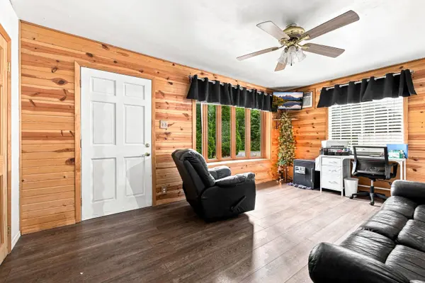 5225 W County Line Rd, Brown Deer, WI 53223