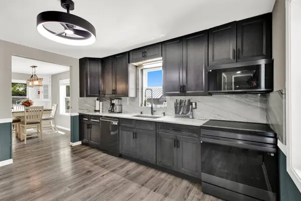 131 Kettle Moraine Dr N, Slinger, WI 53086