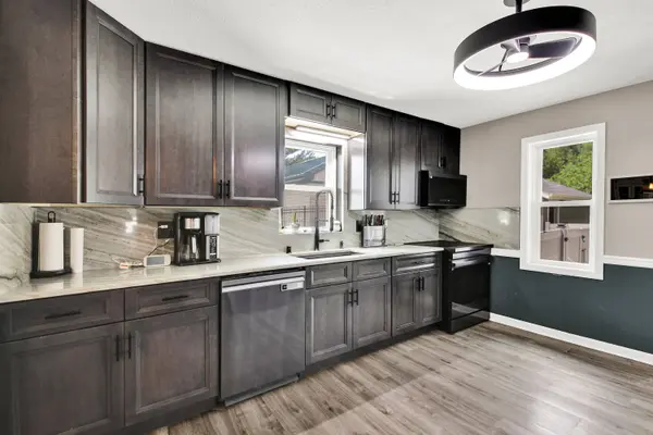 131 Kettle Moraine Dr N, Slinger, WI 53086