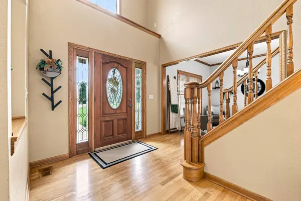 W238S5976 Prairie Wolf Ct, Waukesha, WI 53189