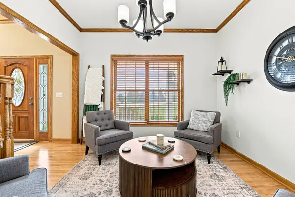 W238S5976 Prairie Wolf Ct, Waukesha, WI 53189