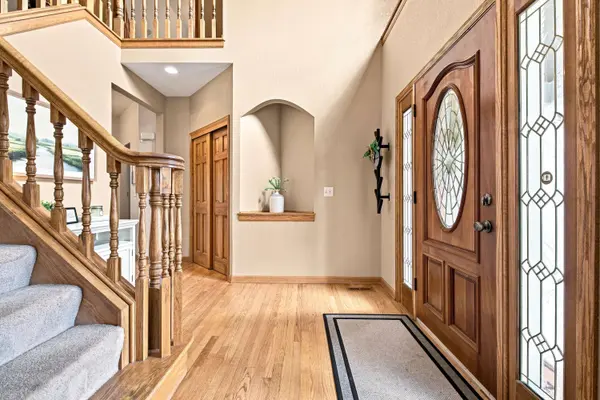 W238S5976 Prairie Wolf Ct, Waukesha, WI 53189