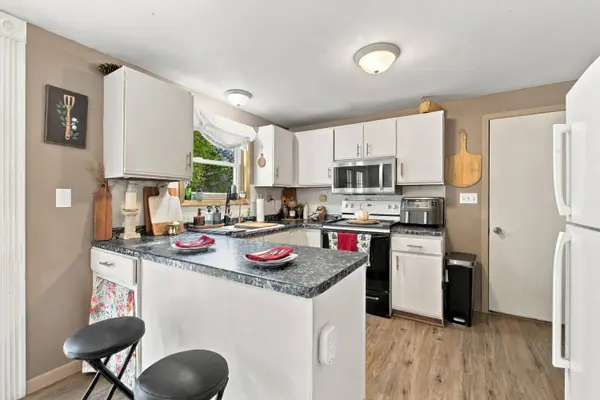 942 Wheelock Ave, Hartford, WI 53027