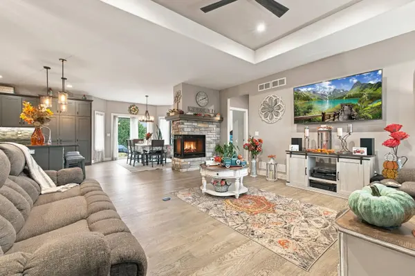 W208N16296 Renee WAY, Jackson, WI 53037