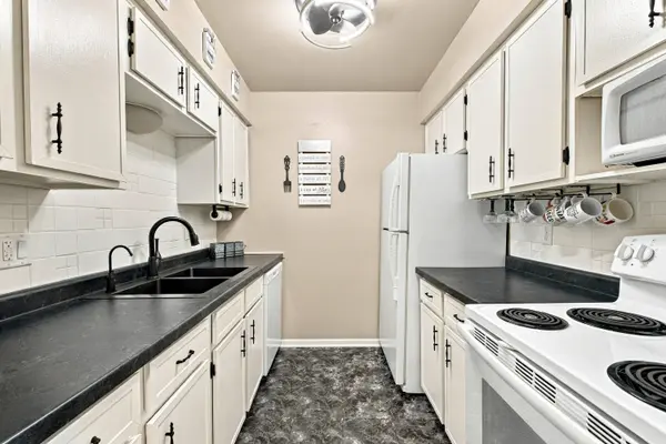 637 Westridge 8 Dr, West Bend, WI 53095