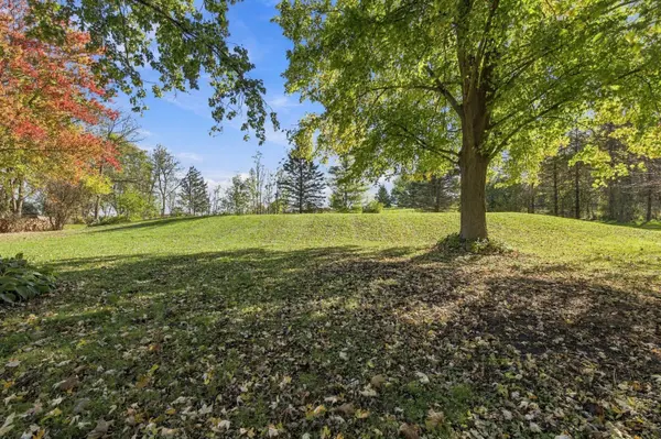 2684 Country Aire Dr, Jackson, WI 53012