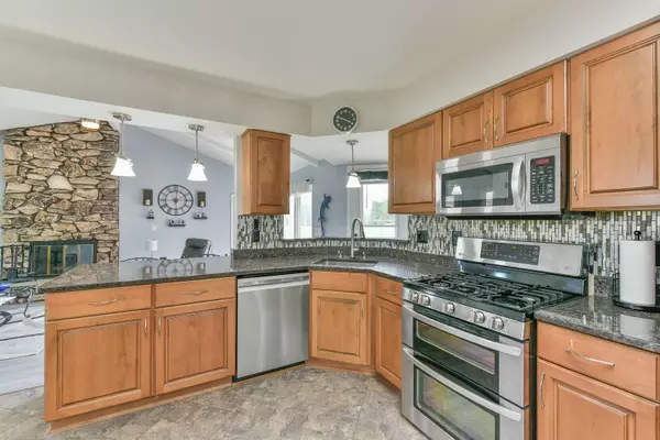 4074 S 70th St, Milwaukee, WI 53220