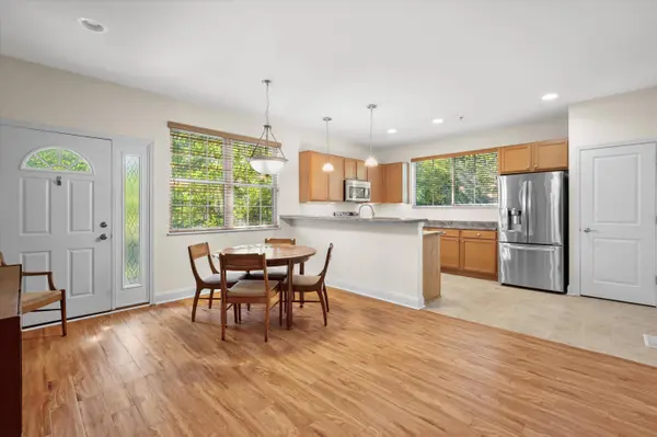 8485 S Ashbury 101 Ln, Oak Creek, WI 53154