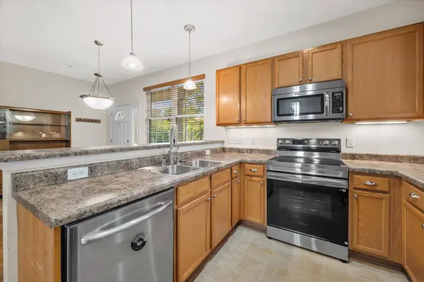 8485 S Ashbury 101 Ln, Oak Creek, WI 53154