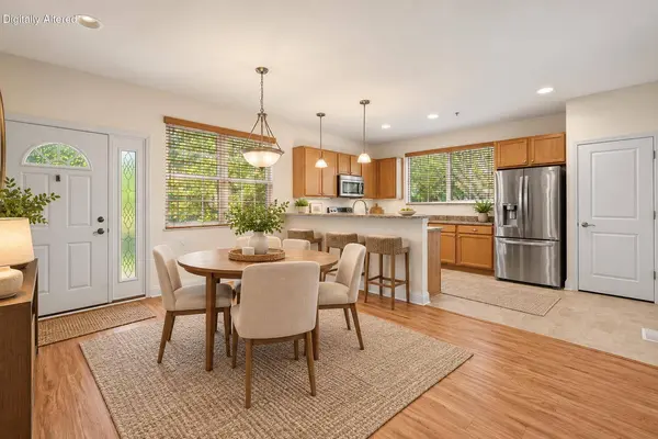 8485 S Ashbury 101 Ln, Oak Creek, WI 53154