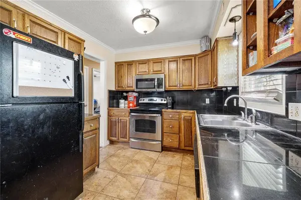 803 NW N. Summit CIR, Blue Springs, MO 64015