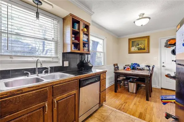 803 NW N. Summit CIR, Blue Springs, MO 64015