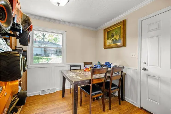 803 NW N. Summit CIR, Blue Springs, MO 64015