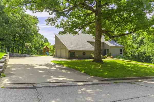 417 Brookwood CT, Jefferson City, MO 65109