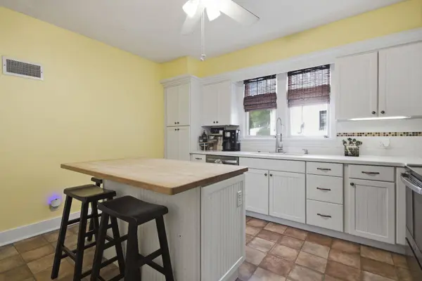 1419 Hough park RD, Jefferson City, MO 65101