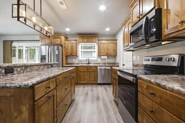 307 Dover DR, Holts Summit, MO 65043