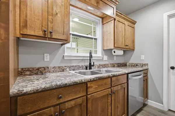 307 Dover DR, Holts Summit, MO 65043