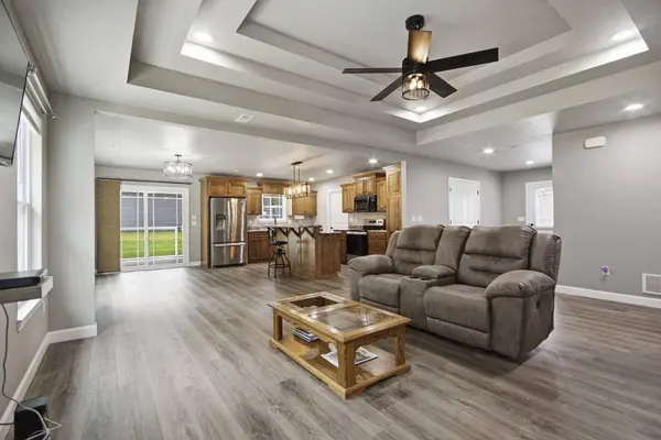 307 Dover DR, Holts Summit, MO 65043