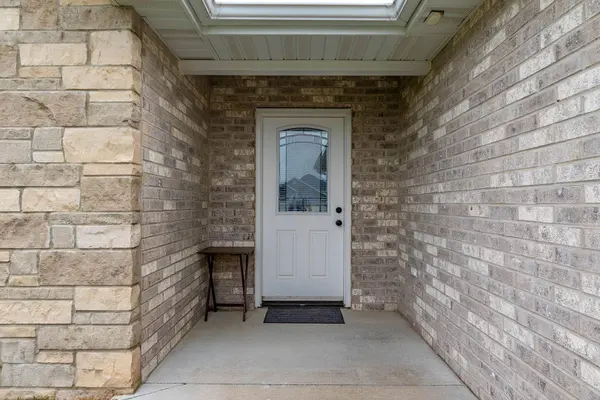 307 Dover DR, Holts Summit, MO 65043