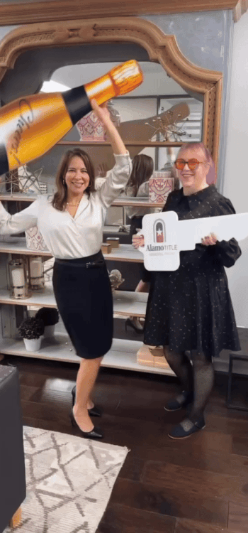 Houston first time homebuyer closes sale on new townhome