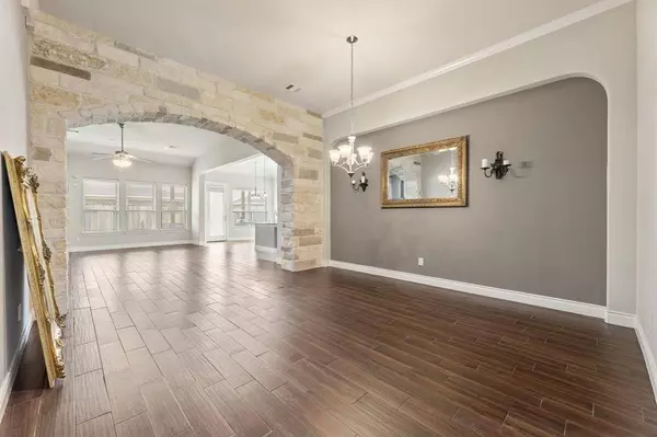 320 Westwood DR, League City, TX 77573