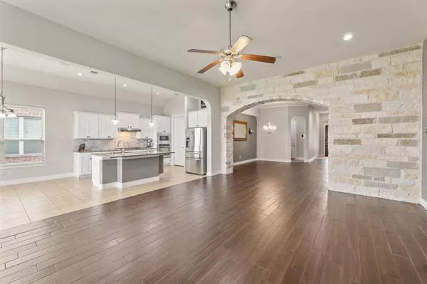 320 Westwood DR, League City, TX 77573