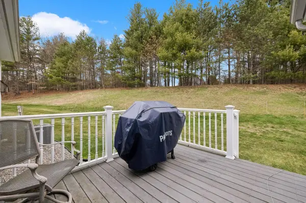 5 Halsey CT, Litchfield, NH 03052