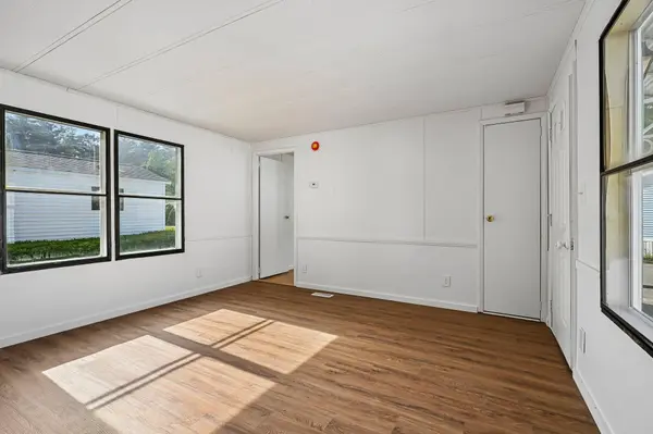 37 Thistle WAY, Manchester, NH 03109