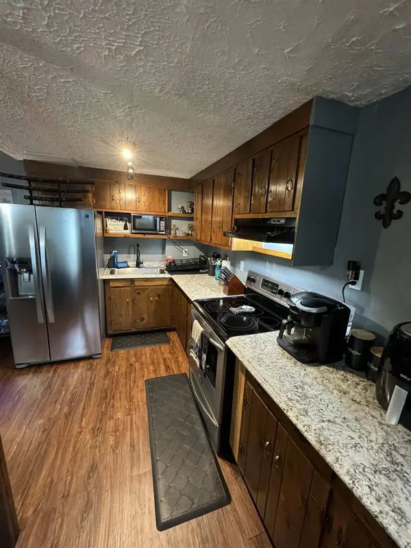 37 Dutton ST, Manchester, NH 03104
