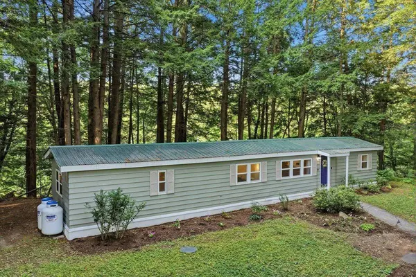 64 Evergreen LN, Hopkinton, NH 03229