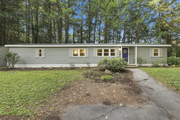 64 Evergreen LN, Hopkinton, NH 03229
