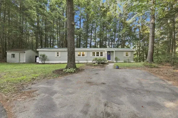 64 Evergreen LN, Hopkinton, NH 03229
