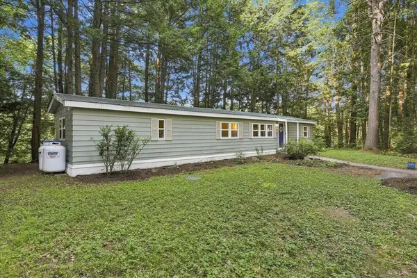 64 Evergreen LN, Hopkinton, NH 03229