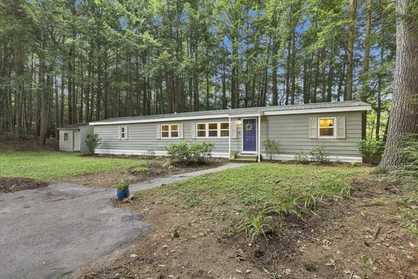 64 Evergreen LN, Hopkinton, NH 03229
