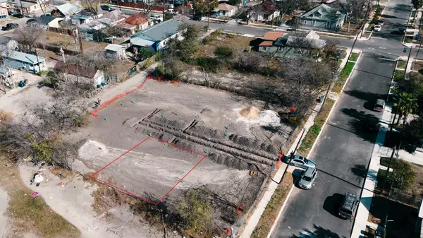 1619 W Travis St, San Antonio, TX 78207-3567