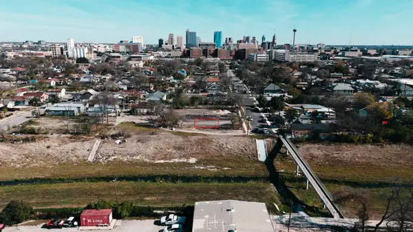 1619 W Travis St, San Antonio, TX 78207-3567