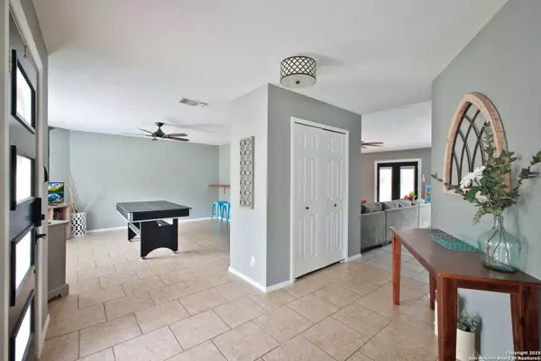 5954 Woodridge Hill, San Antonio, TX 78249