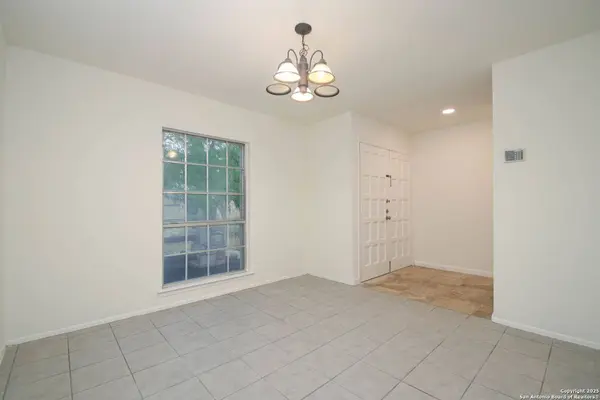 8611 Tanbark Dr, San Antonio, TX 78240