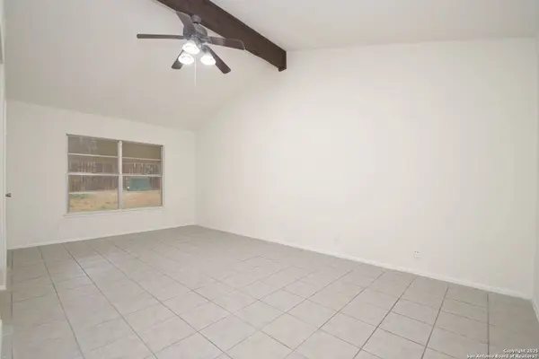 8611 Tanbark Dr, San Antonio, TX 78240