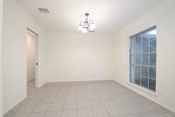 8611 Tanbark Dr, San Antonio, TX 78240