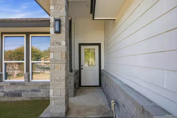 918 Berlin Ave, San Antonio, TX 78211