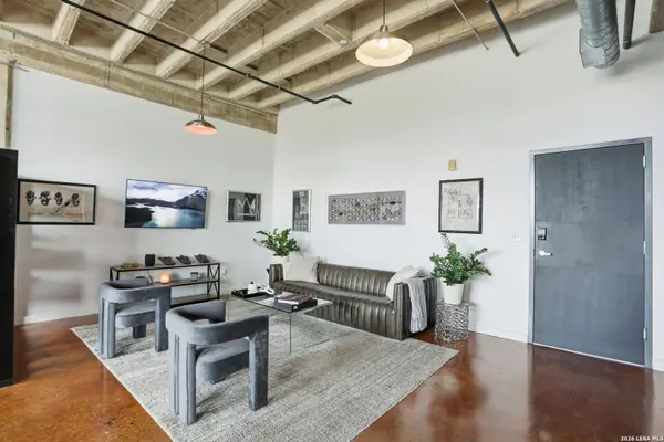 1331 S Flores St UNIT 212, San Antonio, TX 78204