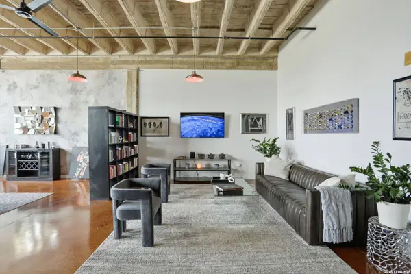 1331 S Flores St UNIT 212, San Antonio, TX 78204