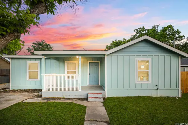 559 W Nacogdoches St, New Braunfels, TX 78130