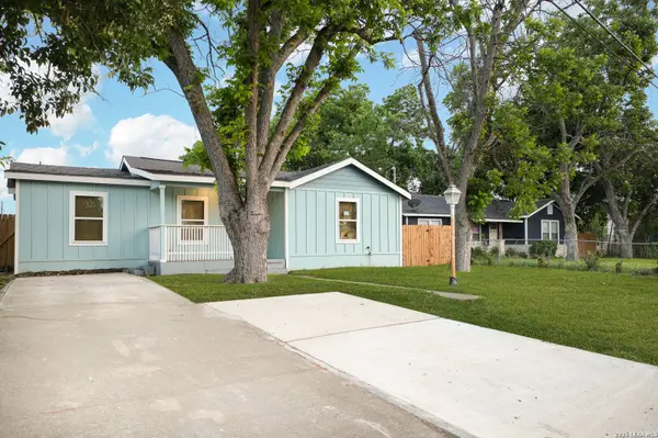559 W Nacogdoches St, New Braunfels, TX 78130