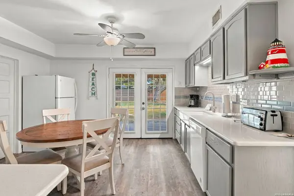 119 Palm St, Rockport, TX 78382