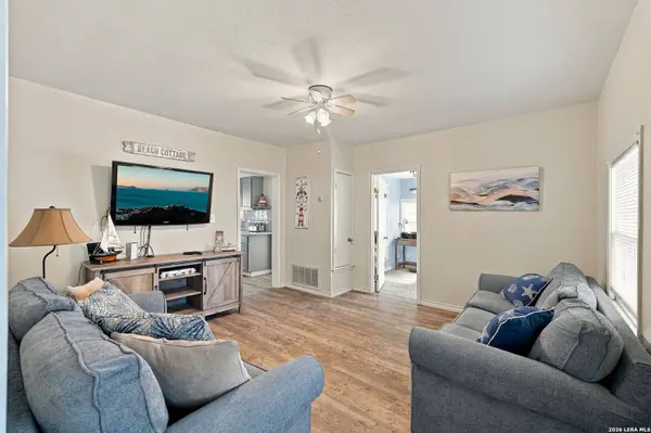 119 Palm St, Rockport, TX 78382